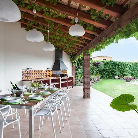Дом отдыха Villa Garriguella *